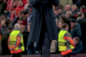 华体会体育-关于利物浦中场球员备战关键战，教练组严密部署的信息