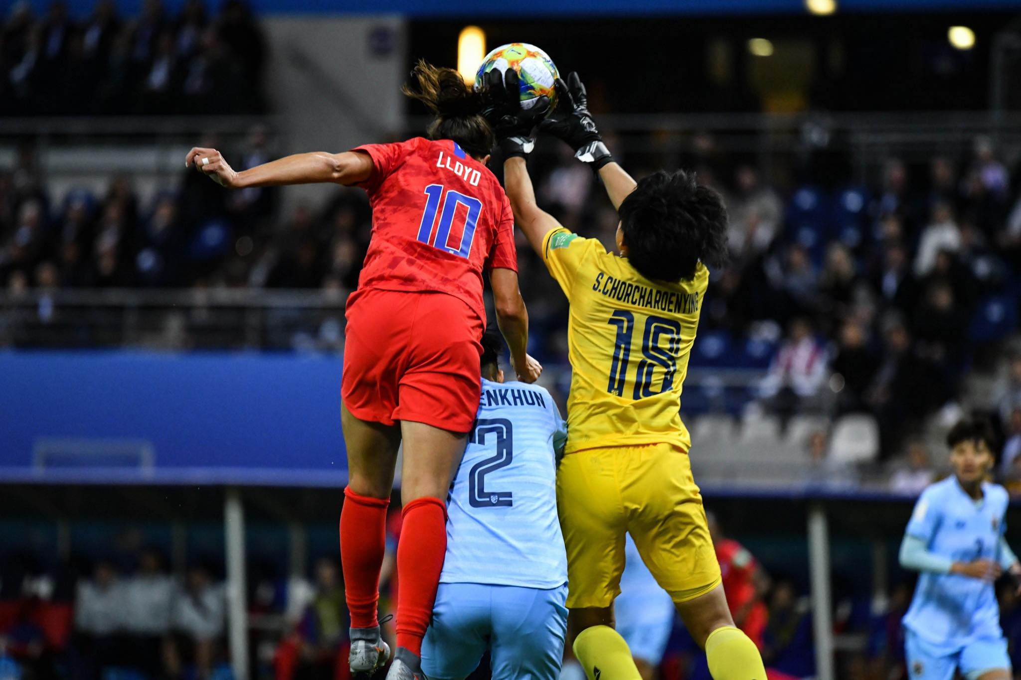 华体会登录-关于泰国羽毛球队鏖战韩国羽毛球队，谌龙爆发神勇的信息  第2张